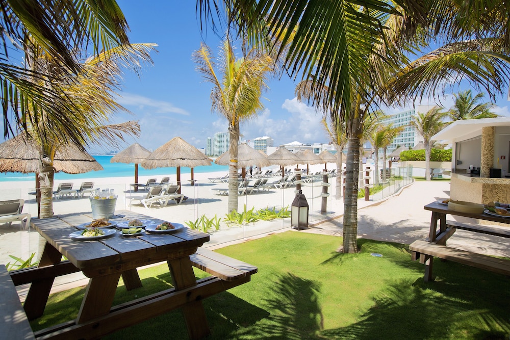 Altitude at Krystal Grand Cancun - All inclusive — Beach in Cancun, Quintana Roo