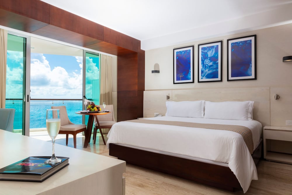 Altitude at Krystal Grand Cancun - All inclusive — Hotel rooms in Cancun, Quintana Roo