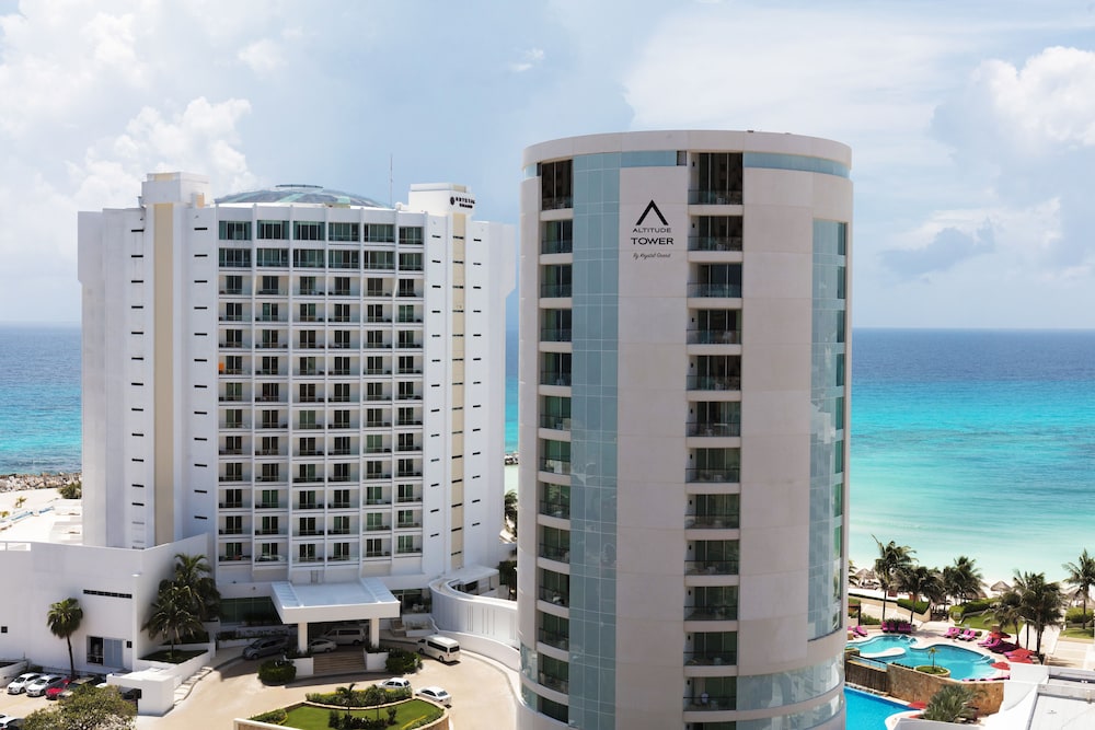 Altitude at Krystal Grand Cancun - All inclusive — Hotel building in Cancun, Quintana Roo