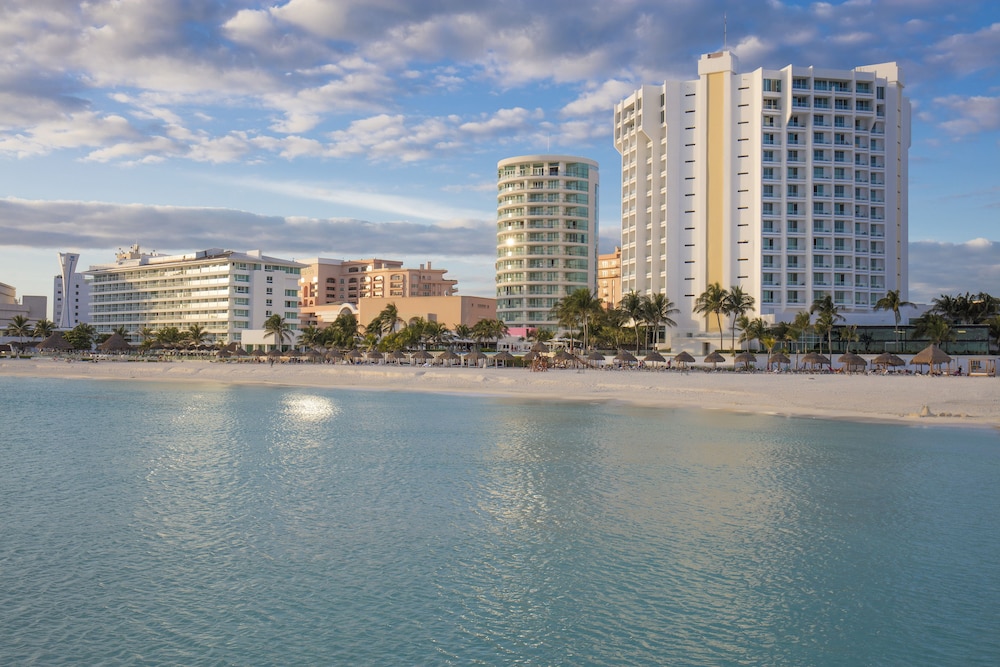 Altitude at Krystal Grand Cancun - All inclusive — Beach in Cancun, Quintana Roo