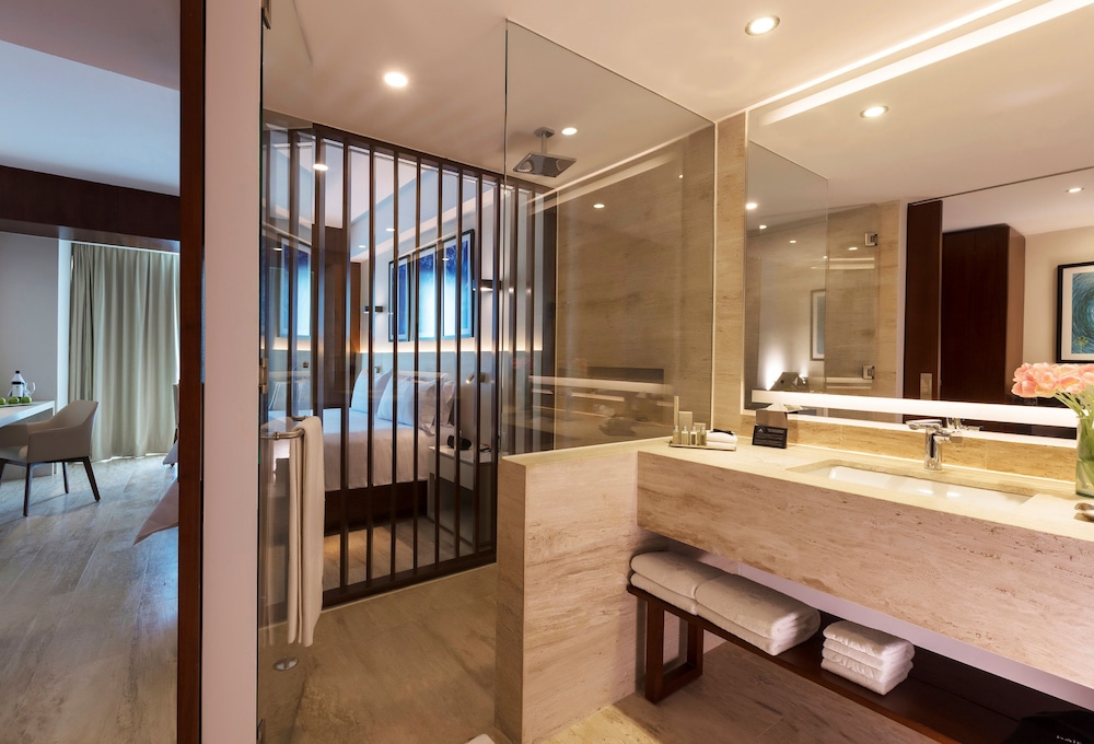 Altitude at Krystal Grand Cancun - All inclusive — Hotel rooms in Cancun, Quintana Roo
