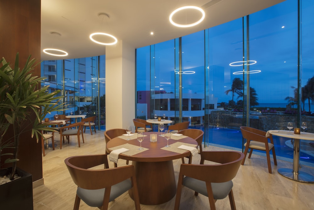 Altitude at Krystal Grand Cancun - All inclusive — Restaurant & bars in Cancun, Quintana Roo