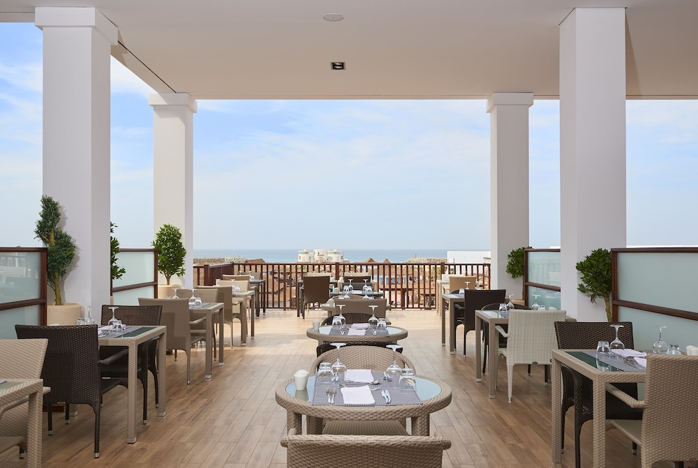 Melia Llana Beach Resort & Spa - All Inclusive - Adults Only — Restaurant & bars in Santa Maria