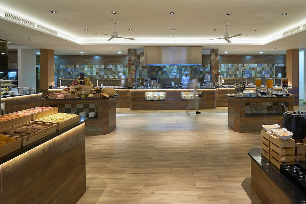 Melia Llana Beach Resort & Spa - All Inclusive - Adults Only — Restaurant & bars in Santa Maria
