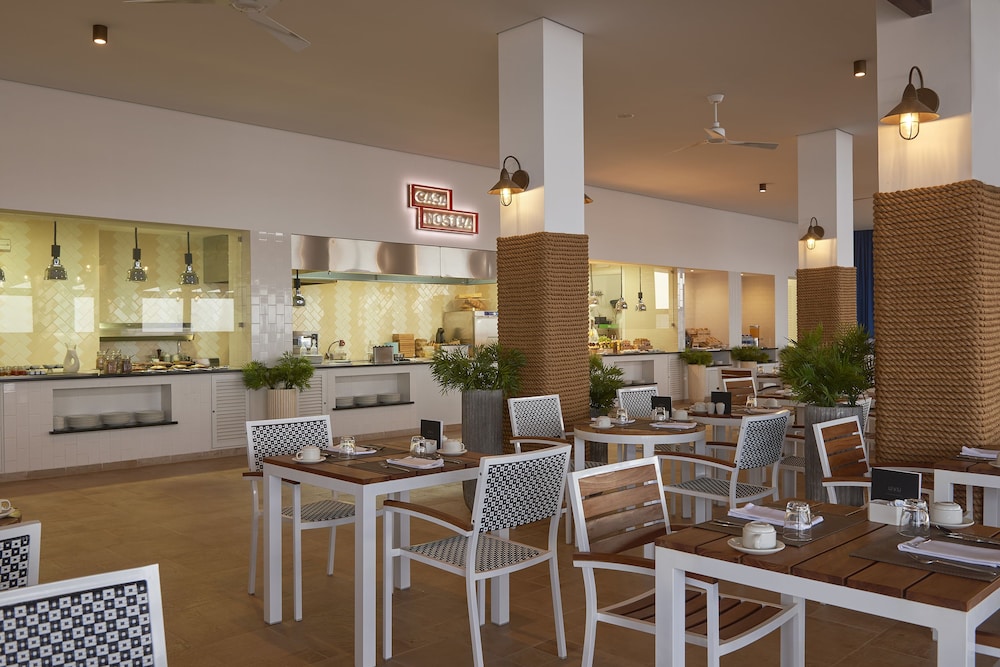 Melia Llana Beach Resort & Spa - All Inclusive - Adults Only — Restaurant & bars in Santa Maria