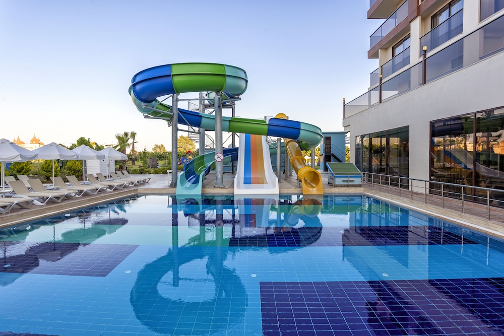 Glamour Resort & Spa - All Inclusive — Swimming pool in Side
