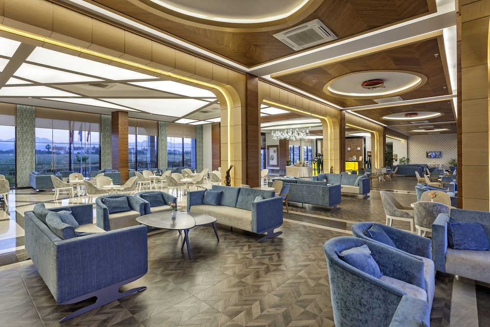 Glamour Resort & Spa - All Inclusive — Hotel building in Side