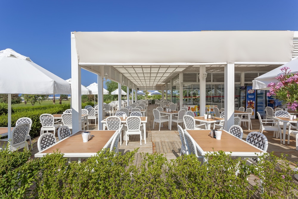Glamour Resort & Spa - All Inclusive — Restaurant & bars in Side