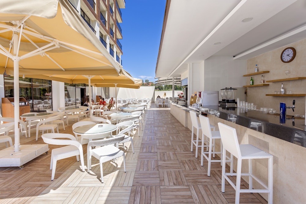 Glamour Resort & Spa - All Inclusive — Restaurant & bars in Side