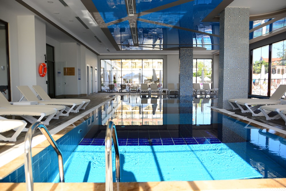 Glamour Resort & Spa - All Inclusive — Swimming pool in Side