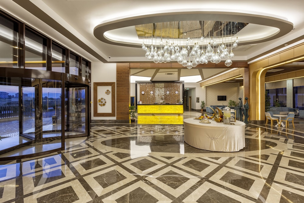 Glamour Resort & Spa - All Inclusive — Hotel building in Side