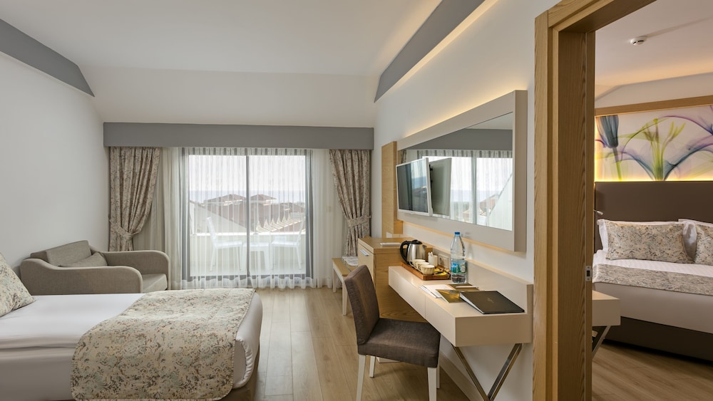 Glamour Resort & Spa - All Inclusive — Hotel rooms in Side