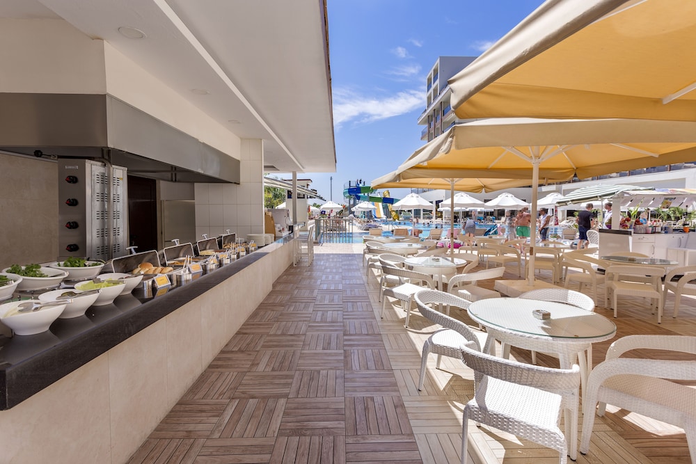 Glamour Resort & Spa - All Inclusive — Swimming pool in Side