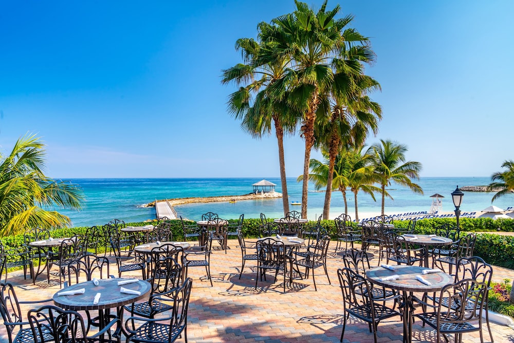 Jewel Grande Montego Bay Resort & Spa – All Inclusive — Restaurant & bars in Montego Bay