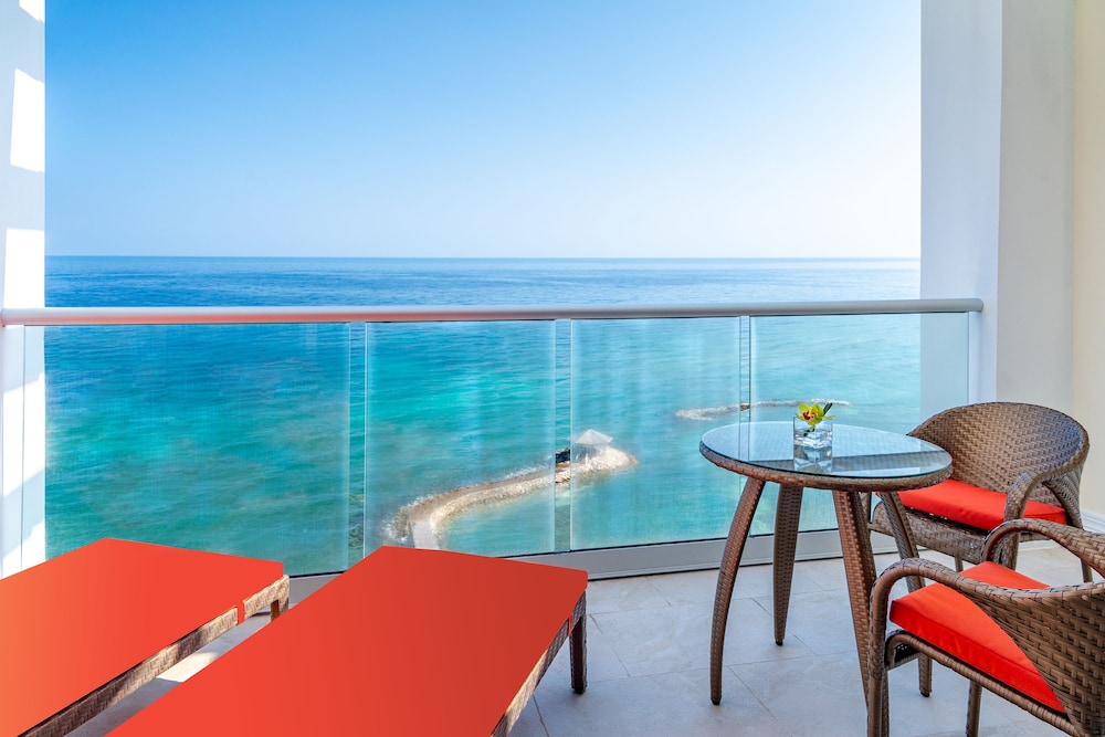 Jewel Grande Montego Bay Resort & Spa – All Inclusive — Hotel rooms in Montego Bay