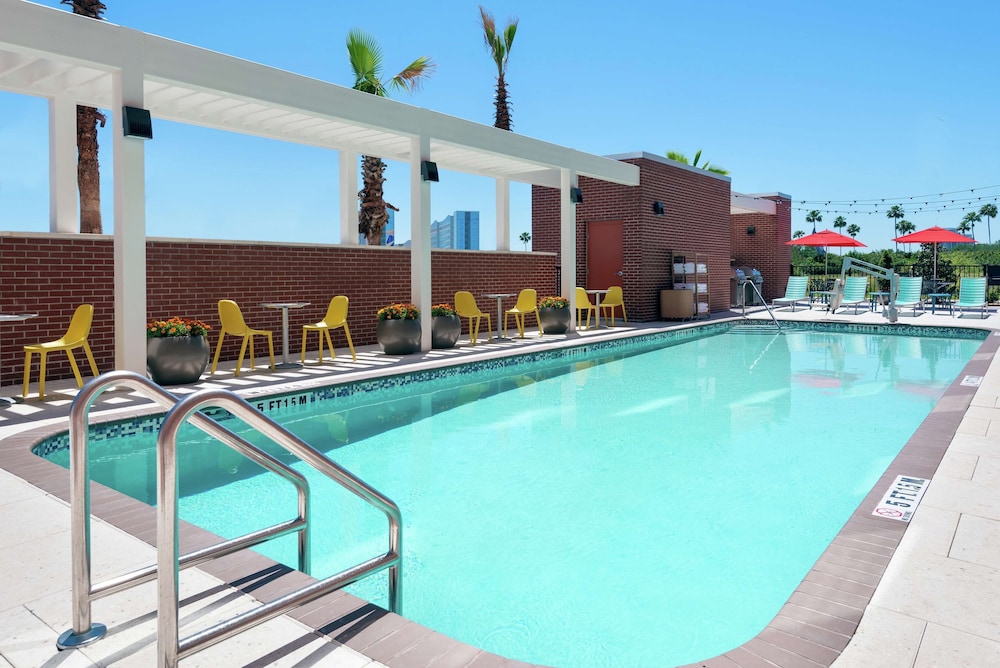 Home2 Suites by Hilton Orlando Near Universal — Main photo in Orlando, Florida