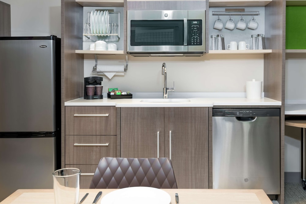 Home2 Suites by Hilton Orlando Near Universal — Hotel rooms in Orlando, Florida