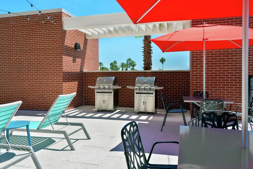 Home2 Suites by Hilton Orlando Near Universal — Restaurant & bars in Orlando, Florida