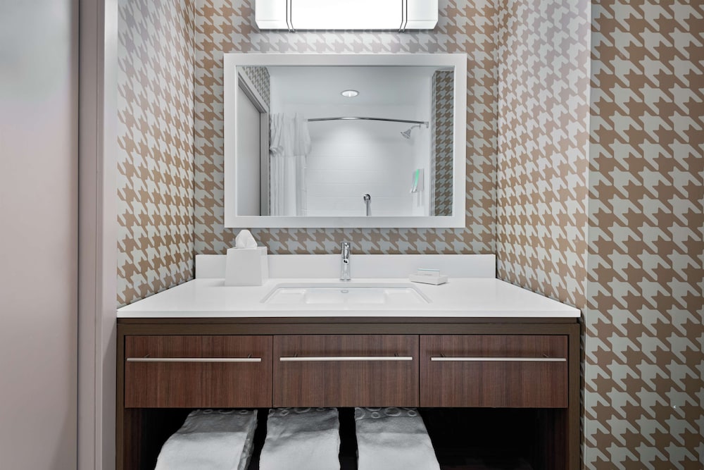 Home2 Suites by Hilton Orlando Near Universal — Hotel rooms in Orlando, Florida