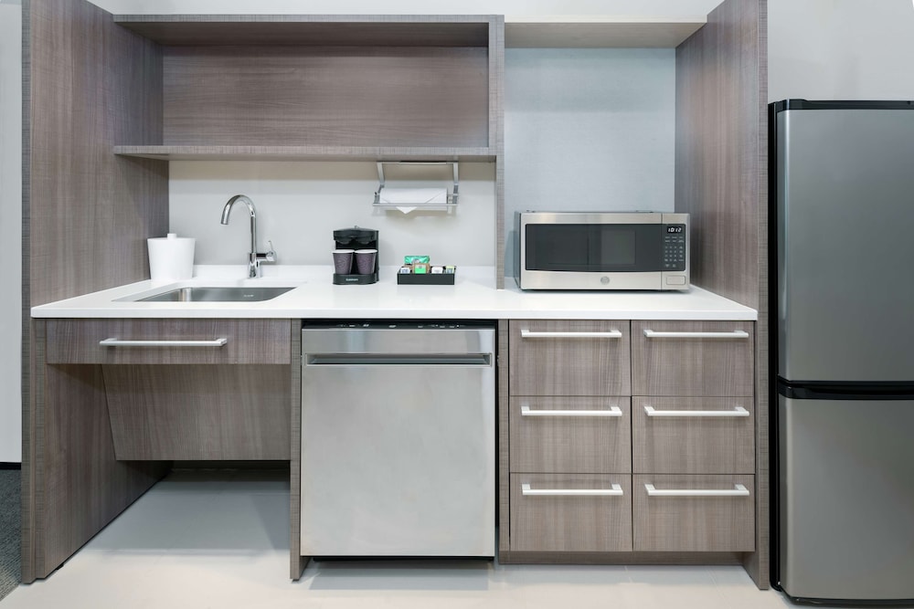 Home2 Suites by Hilton Orlando Near Universal — Hotel rooms in Orlando, Florida