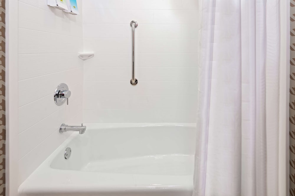 Home2 Suites by Hilton Orlando Near Universal — Hotel rooms in Orlando, Florida