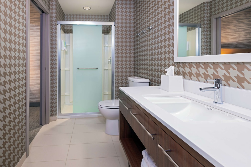 Home2 Suites by Hilton Orlando Near Universal — Hotel rooms in Orlando, Florida