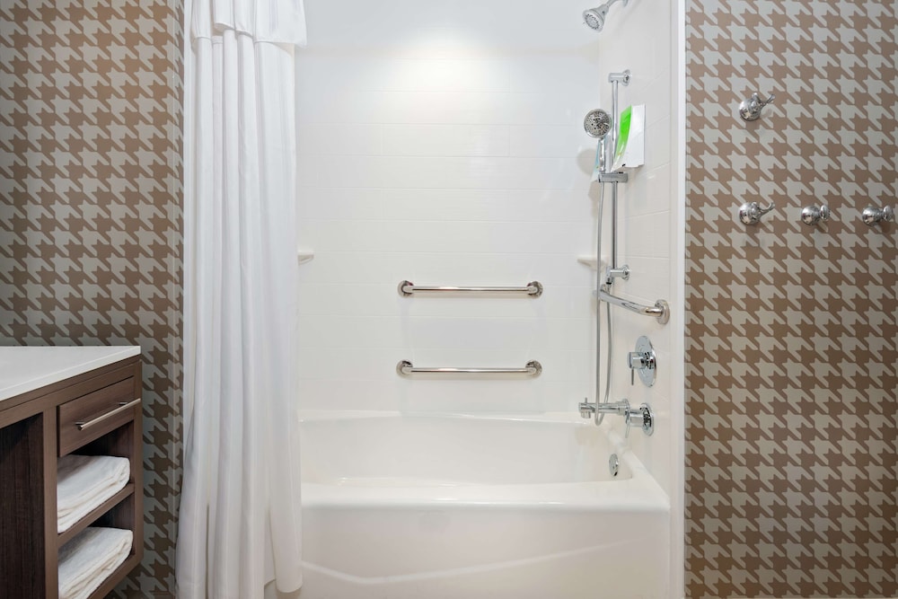 Home2 Suites by Hilton Orlando Near Universal — Hotel rooms in Orlando, Florida
