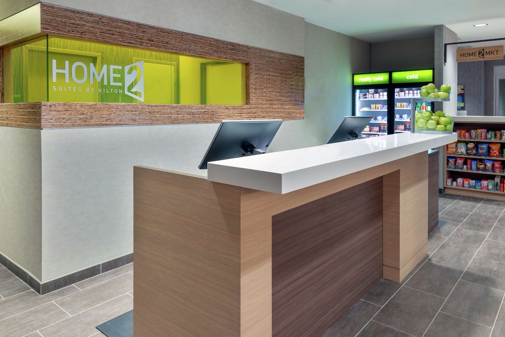 Home2 Suites by Hilton Orlando Near Universal — Hotel building in Orlando, Florida