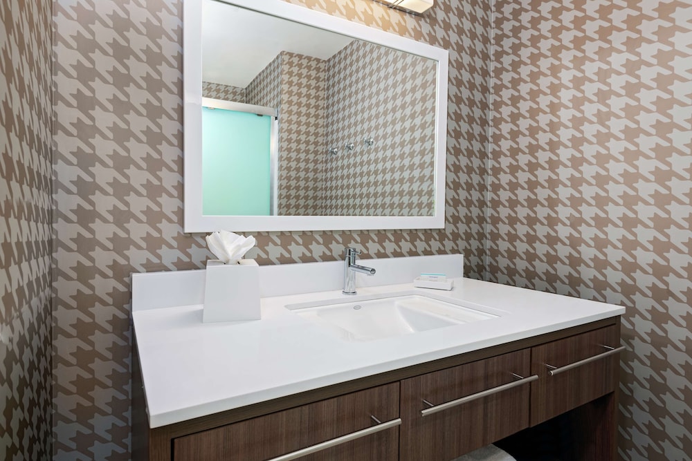 Home2 Suites by Hilton Orlando Near Universal — Hotel rooms in Orlando, Florida