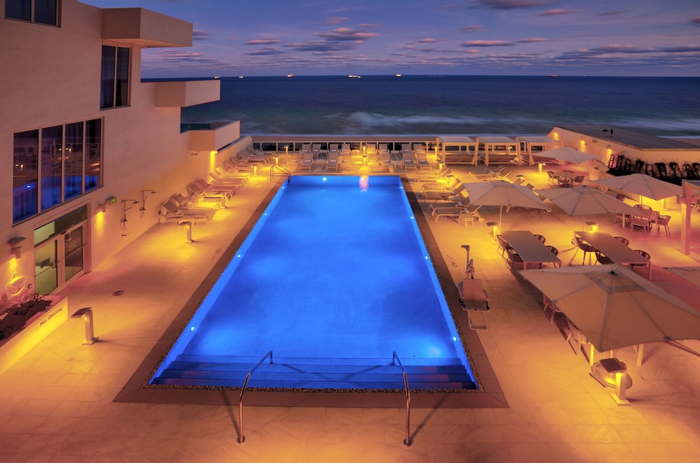 Hotel Maren Fort Lauderdale Beach, Curio Collection by Hilton — Swimming pool in Fort Lauderdale, Florida