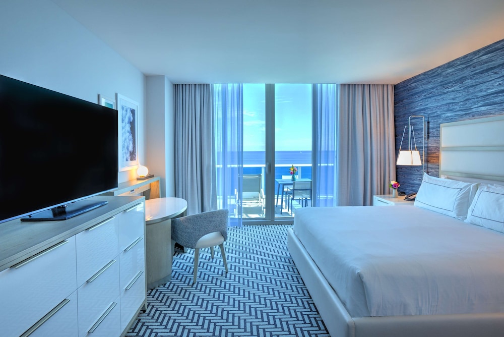 Hotel Maren Fort Lauderdale Beach, Curio Collection by Hilton — Hotel rooms in Fort Lauderdale, Florida
