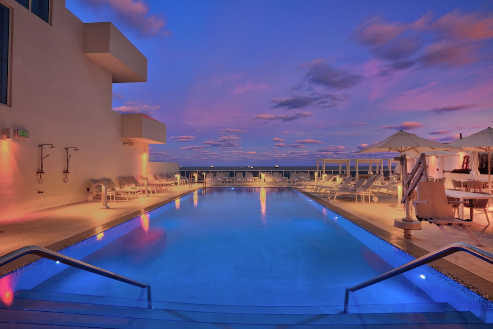 Hotel Maren Fort Lauderdale Beach, Curio Collection by Hilton — Swimming pool in Fort Lauderdale, Florida