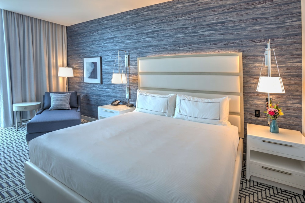 Hotel Maren Fort Lauderdale Beach, Curio Collection by Hilton — Hotel rooms in Fort Lauderdale, Florida