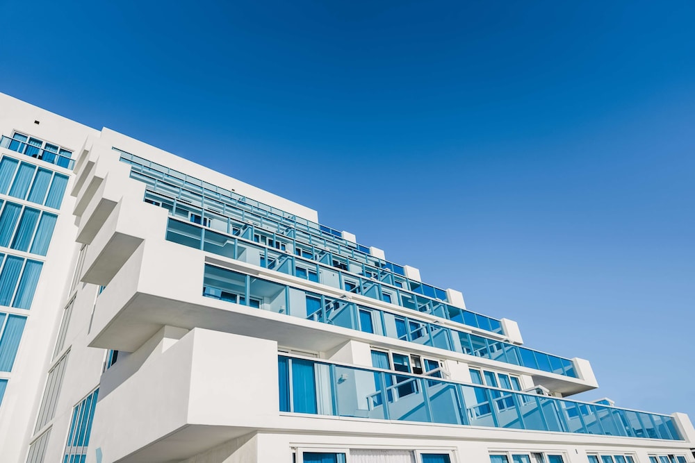 Hotel Maren Fort Lauderdale Beach, Curio Collection by Hilton — Hotel building in Fort Lauderdale, Florida