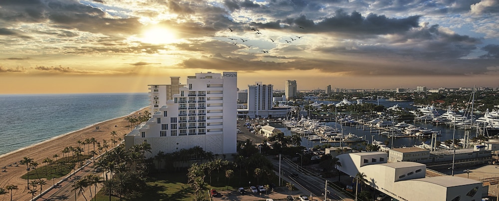 Hotel Maren Fort Lauderdale Beach, Curio Collection by Hilton — Hotel building in Fort Lauderdale, Florida