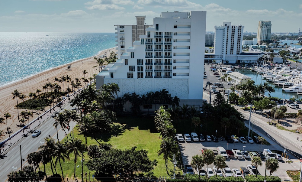 Hotel Maren Fort Lauderdale Beach, Curio Collection by Hilton — Hotel building in Fort Lauderdale, Florida