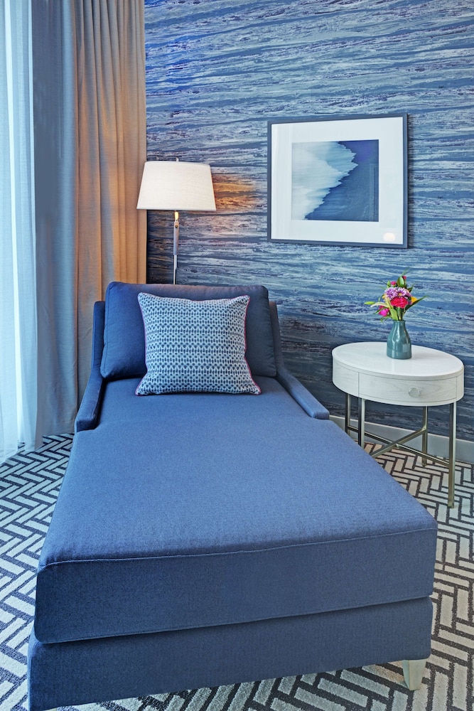 Hotel Maren Fort Lauderdale Beach, Curio Collection by Hilton — Hotel rooms in Fort Lauderdale, Florida