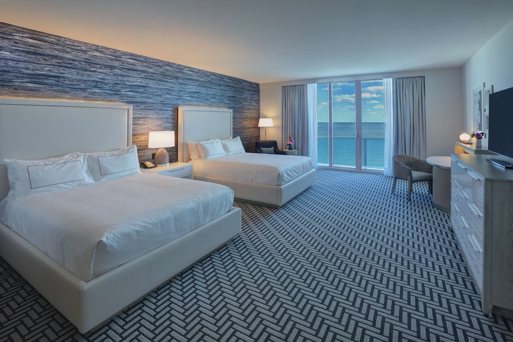 Hotel Maren Fort Lauderdale Beach, Curio Collection by Hilton — Hotel rooms in Fort Lauderdale, Florida