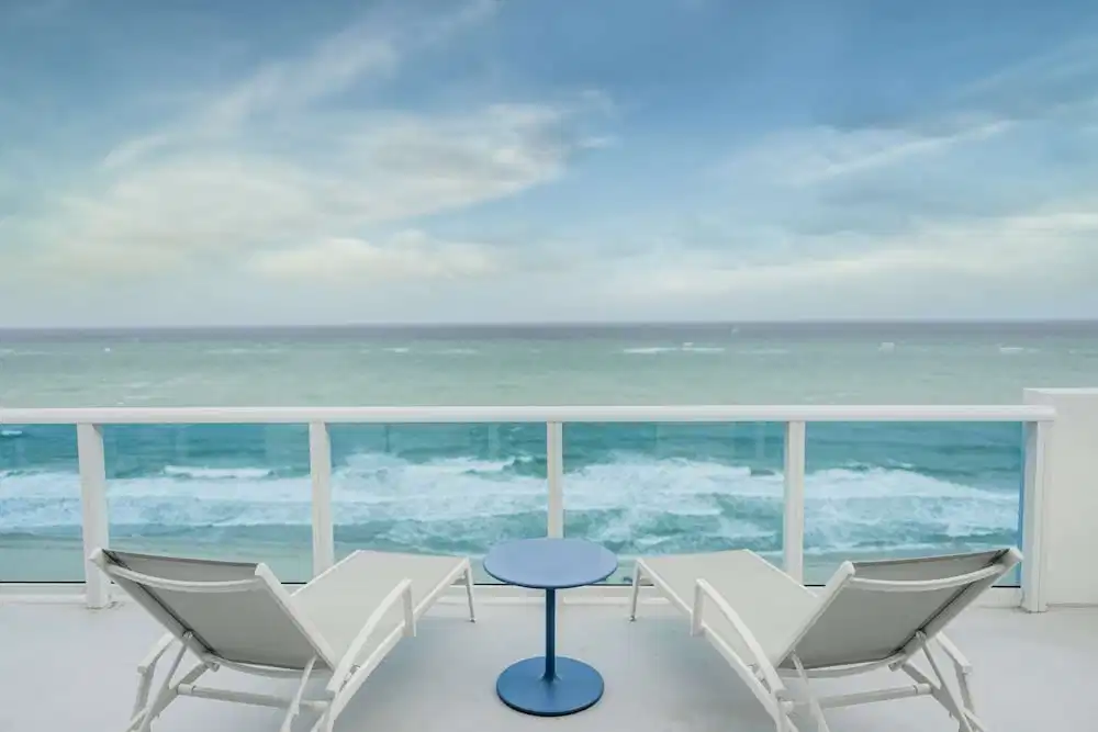 Hotel Maren Fort Lauderdale Beach, Curio Collection by Hilton — Hotel rooms in Fort Lauderdale, Florida