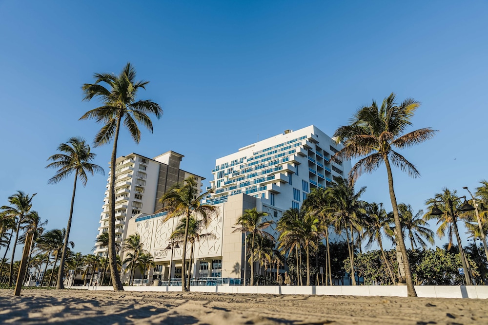 Hotel Maren Fort Lauderdale Beach, Curio Collection by Hilton — Hotel building in Fort Lauderdale, Florida