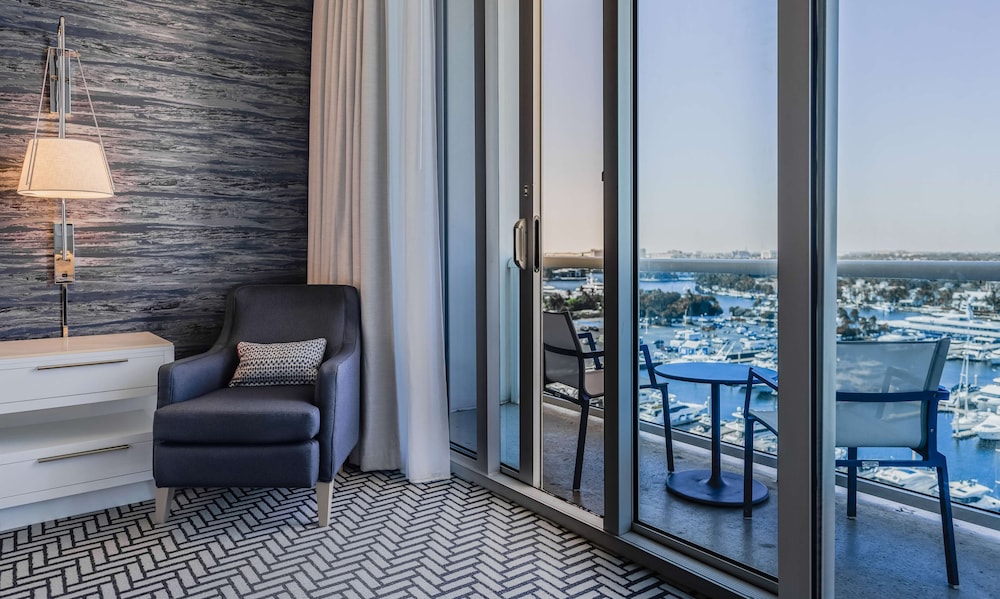 Hotel Maren Fort Lauderdale Beach, Curio Collection by Hilton — Hotel rooms in Fort Lauderdale, Florida