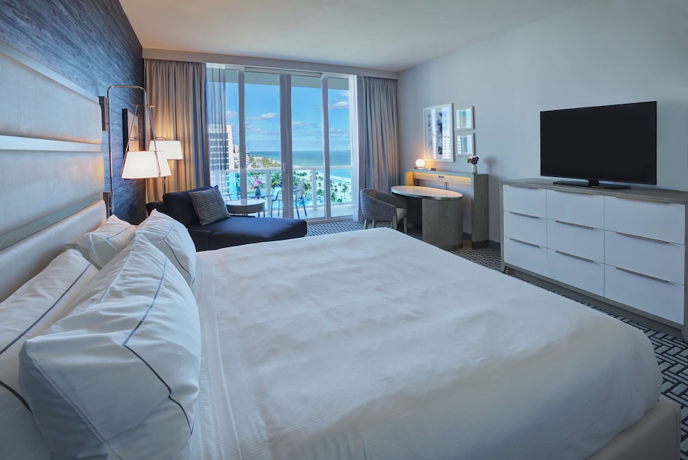 Hotel Maren Fort Lauderdale Beach, Curio Collection by Hilton — Hotel rooms in Fort Lauderdale, Florida