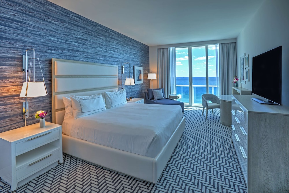 Hotel Maren Fort Lauderdale Beach, Curio Collection by Hilton — Hotel rooms in Fort Lauderdale, Florida