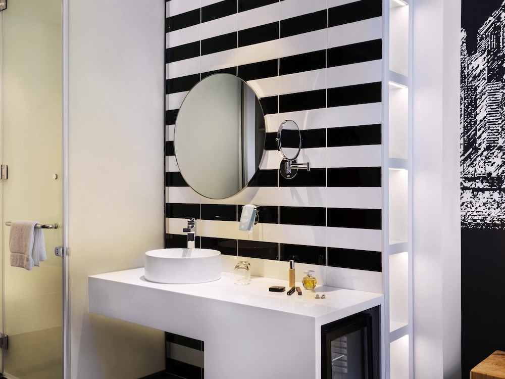 ibis Styles Dubai Airport Hotel — Hotel rooms in Dubai