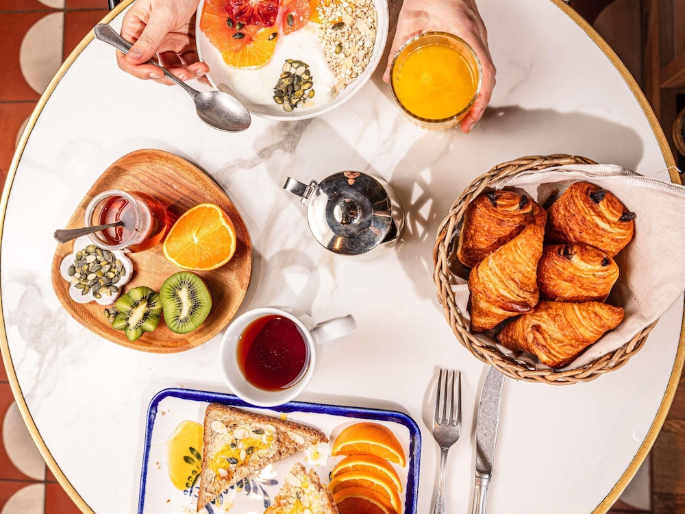 ibis Styles Dubai Airport Hotel — Restaurant & bars in Dubai