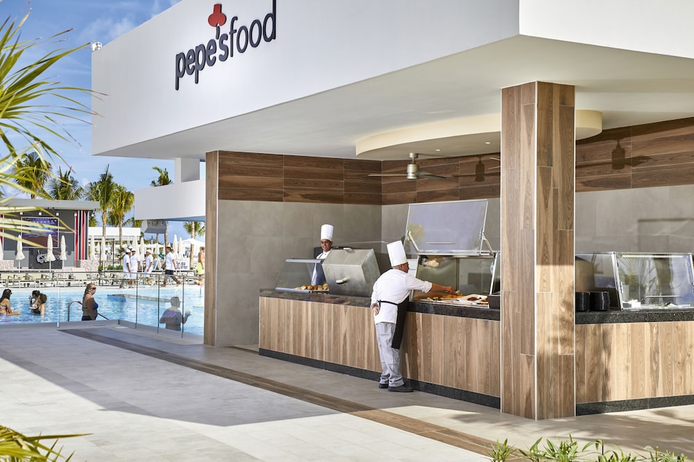 Hotel Riu Palace Costa Mujeres - All Inclusive — Restaurant & bars in Playa Mujeres, Quintana Roo