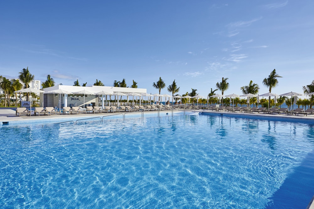 Hotel Riu Palace Costa Mujeres - All Inclusive — Swimming pool in Playa Mujeres, Quintana Roo