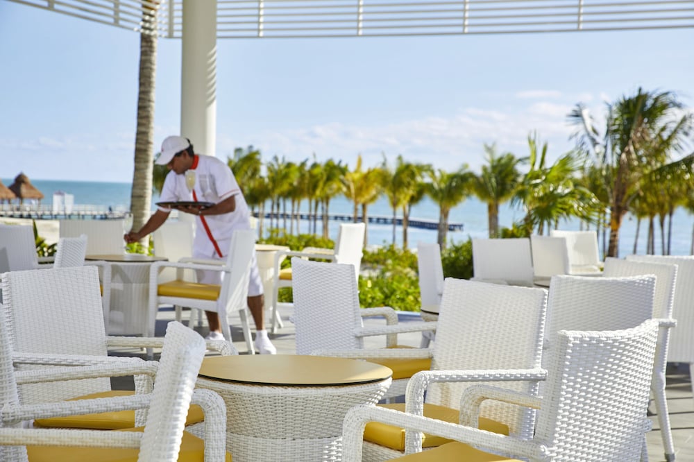 Hotel Riu Palace Costa Mujeres - All Inclusive — Restaurant & bars in Playa Mujeres, Quintana Roo