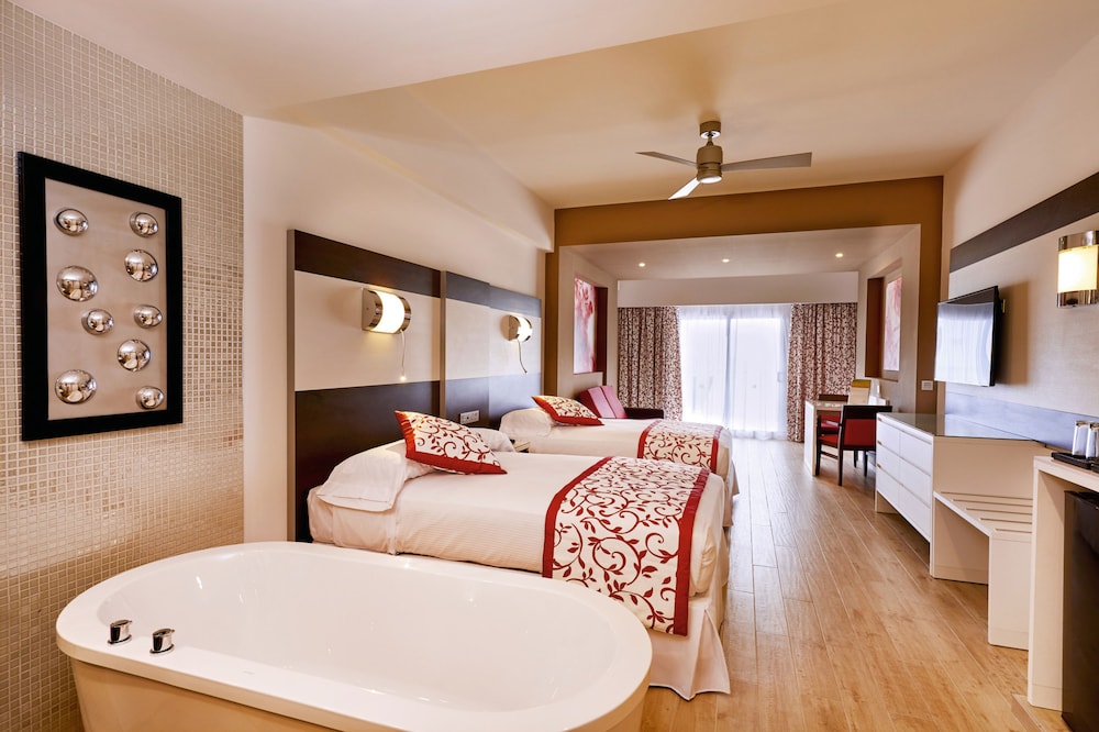 Hotel Riu Palace Costa Mujeres - All Inclusive — Hotel rooms in Playa Mujeres, Quintana Roo