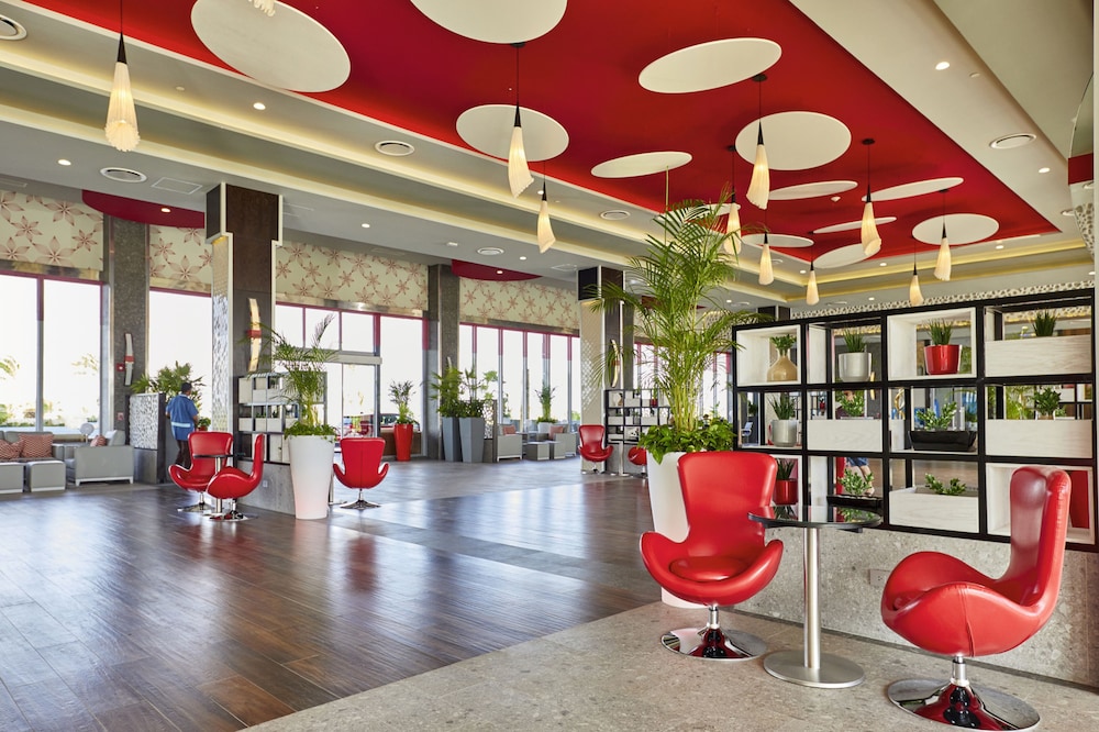 Hotel Riu Palace Costa Mujeres - All Inclusive — Hotel building in Playa Mujeres, Quintana Roo